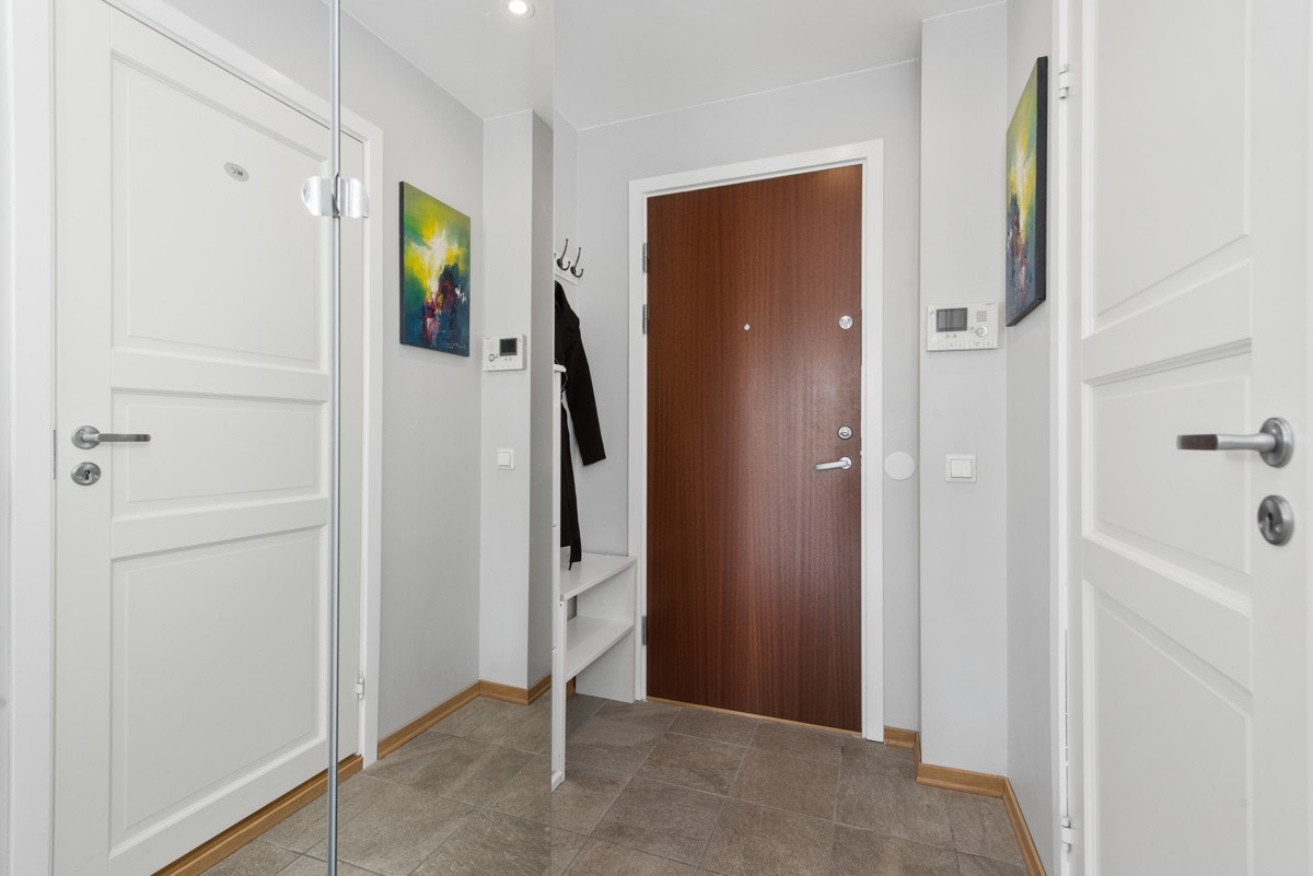 Entreen har muligheter for oppheng av yttertøy. Galleribilde