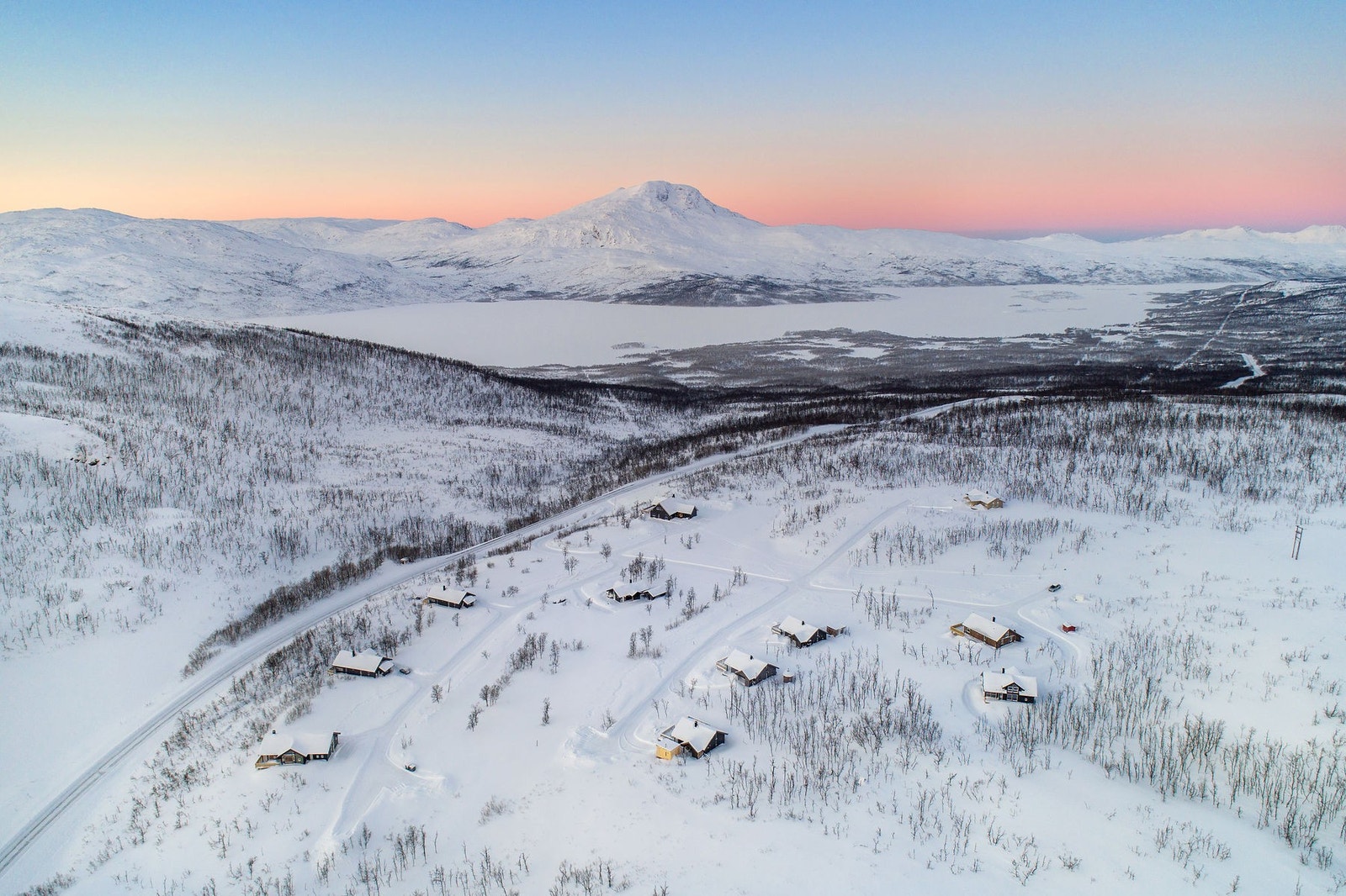 Kun ca 1 times kjøring fra Tromsø by. Galleribilde