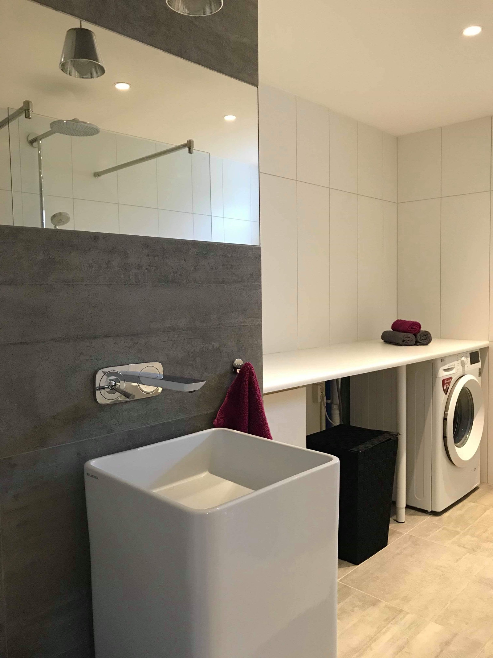 bad med vaskemaskin Galleribilde