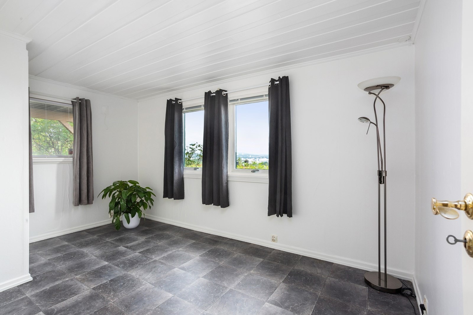 Hobbyrom benyttet til sovrom, nymalt i 2019 Galleribilde