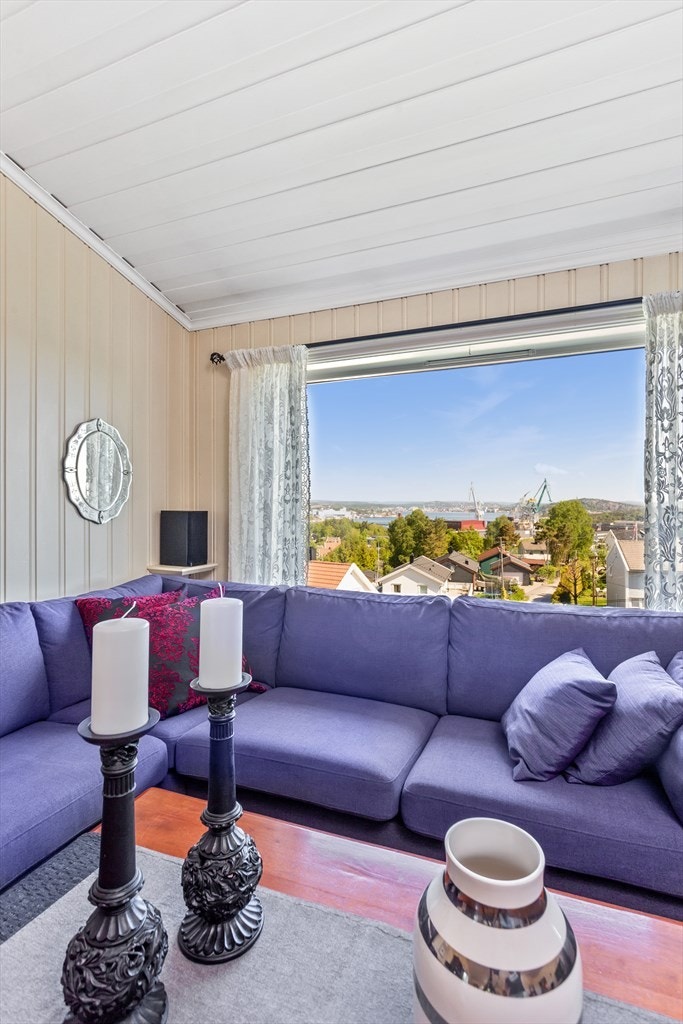 Fra stue har du nydelig utsikt til sentrum og byfjorden Galleribilde