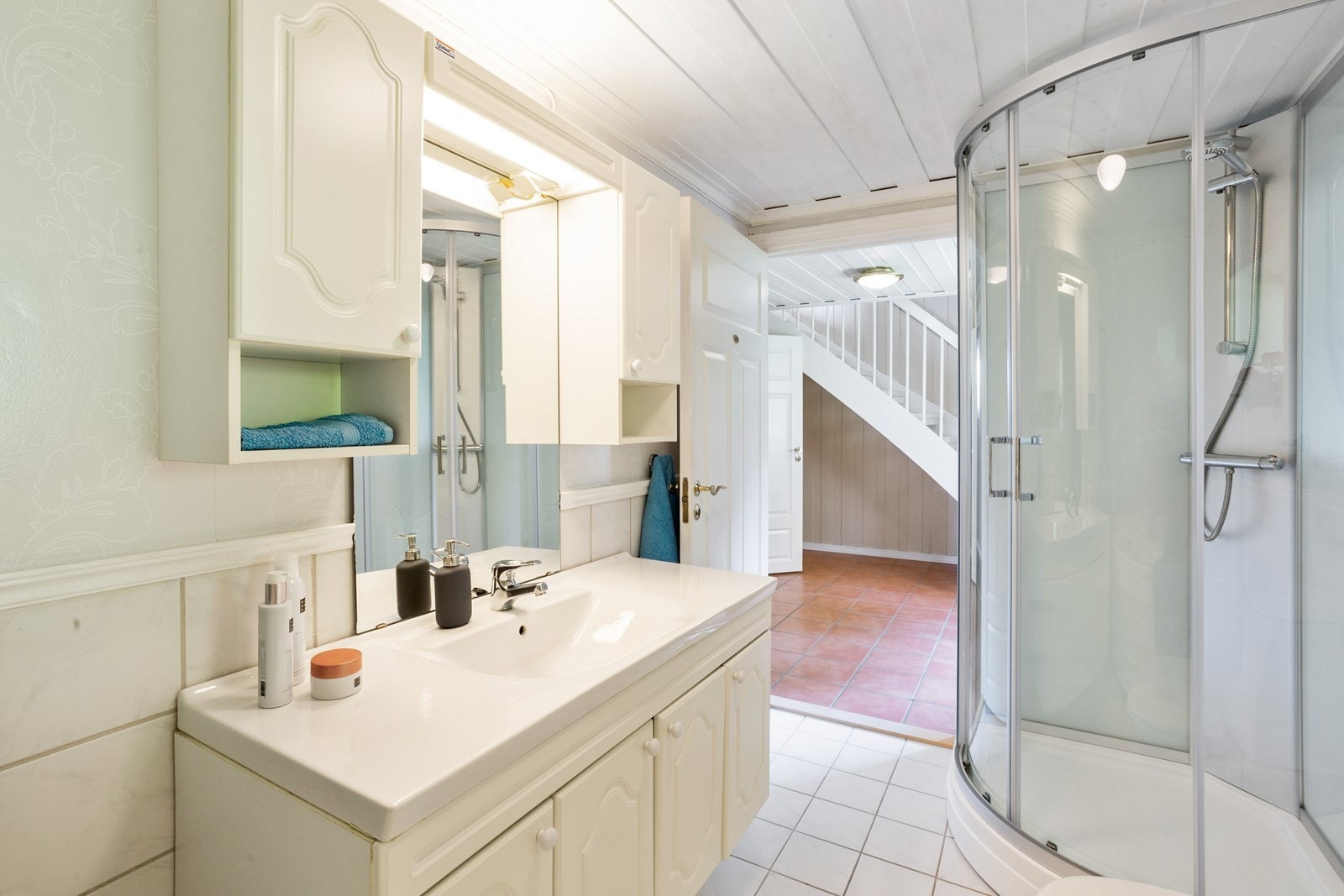 Praktisk og pent bad fra 2003 Galleribilde