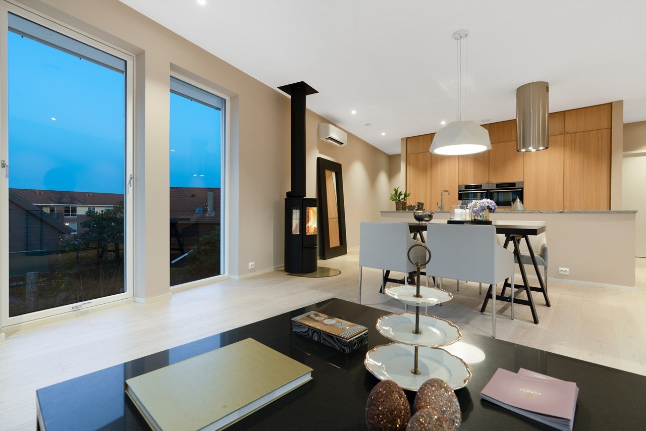 Spisestue og kjøkken Galleribilde