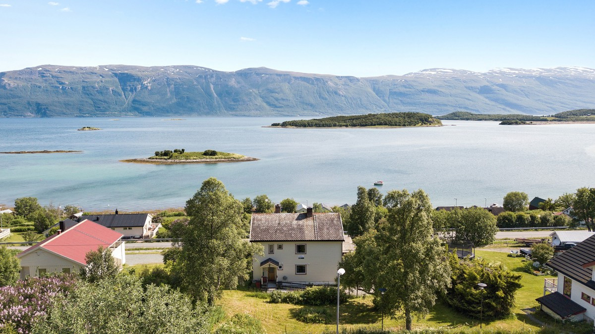 Flott landbrukseiendom på 122 dekar i naturskjønne omgivelser