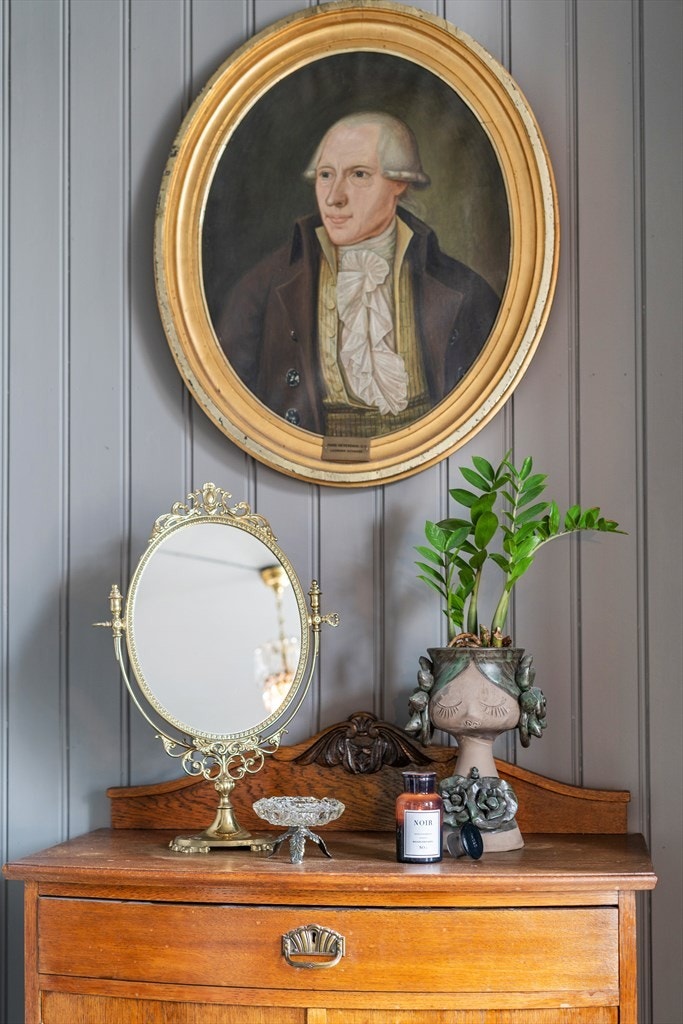 Soverom med god plass til diverse møbler. Galleribilde