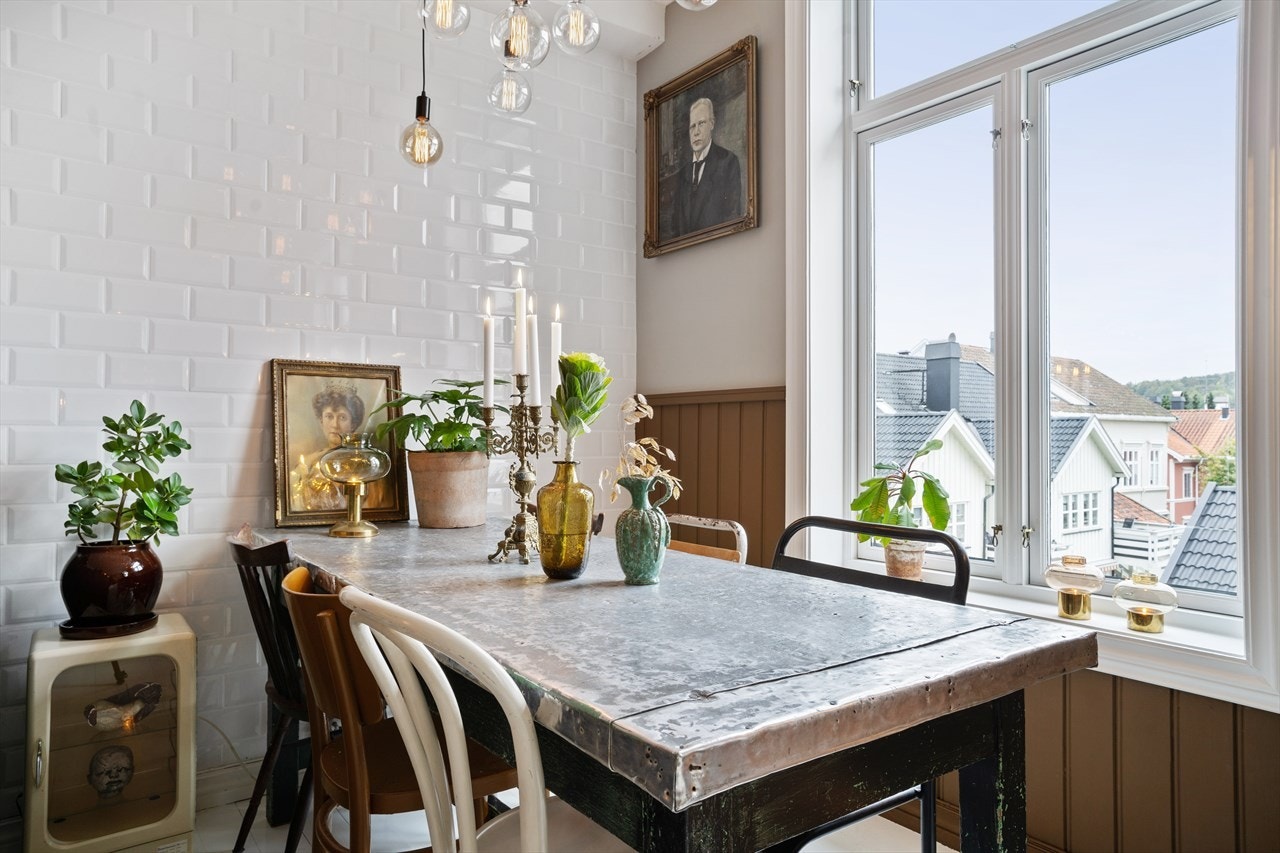 Den flislagte veggen gir et rustikk, men også moderne bistropreg. Galleribilde