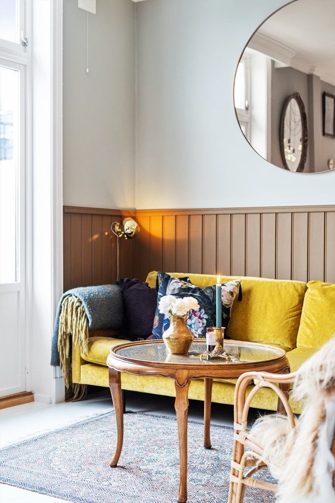 Stuen er et nydelig allrom satt med smakfulle fargetoner. Galleribilde