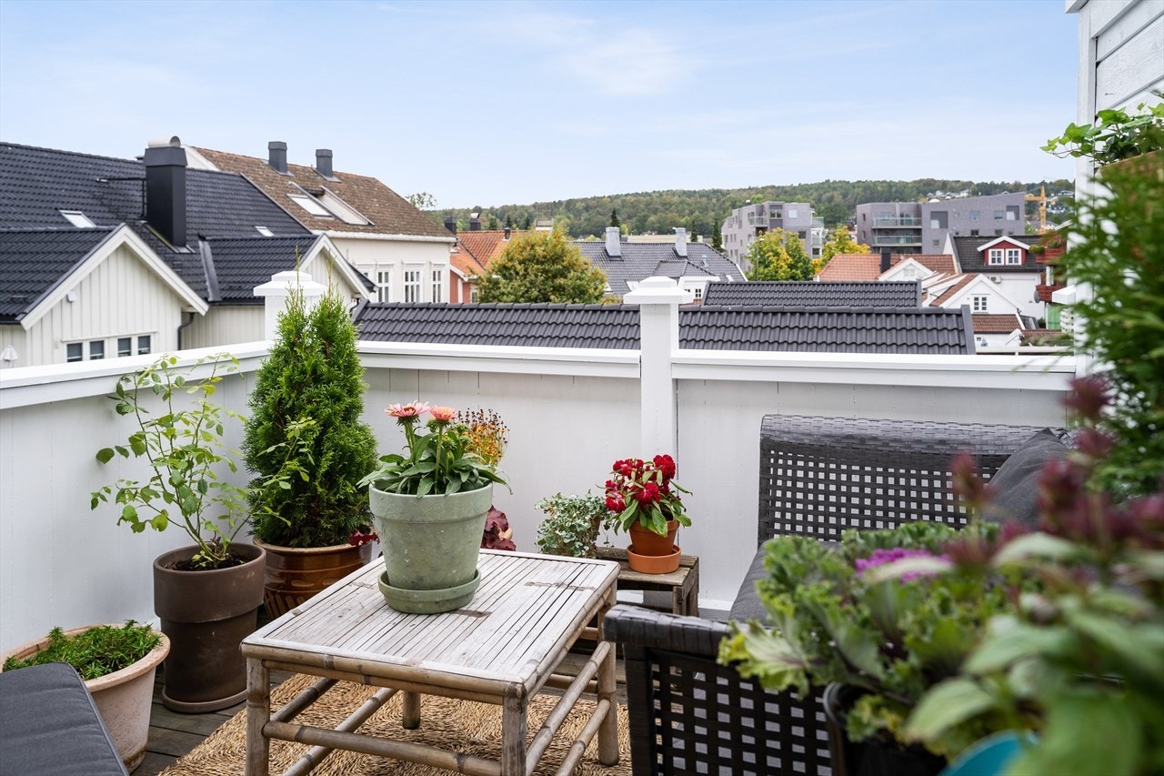 Balkong med fin utsikt og gode solforhold. Galleribilde