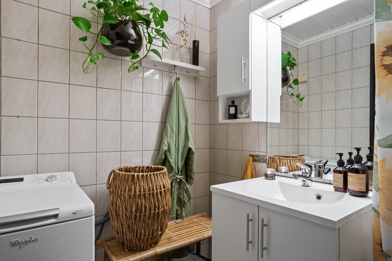 Badet er lite, men funksjonelt. Galleribilde