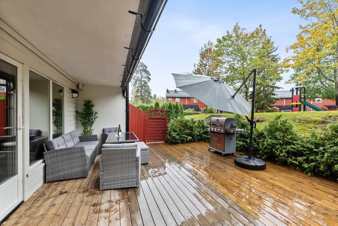 Terrassen er på hele 37 kvm. og vender mot vest. Galleribilde