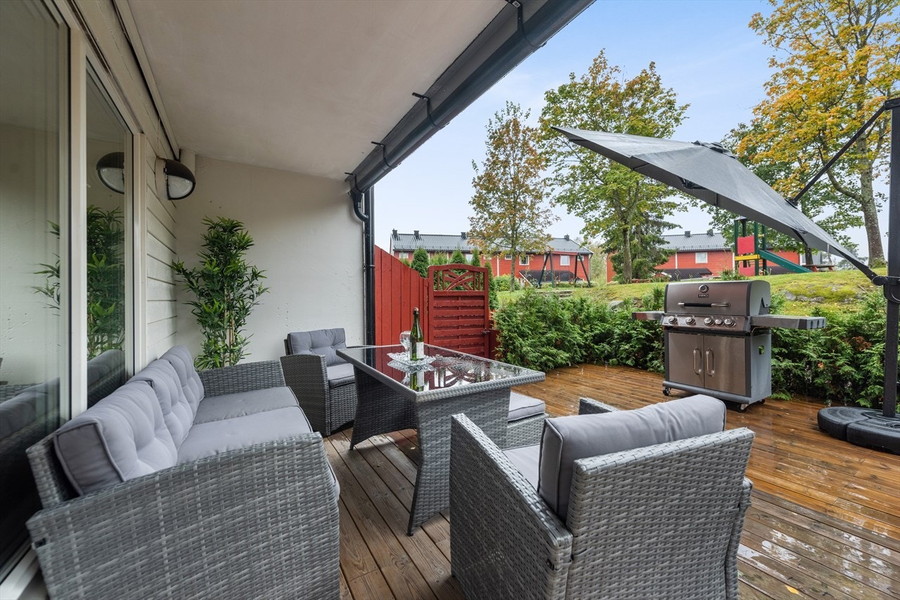 Terrassen har delvis overbygg. Galleribilde