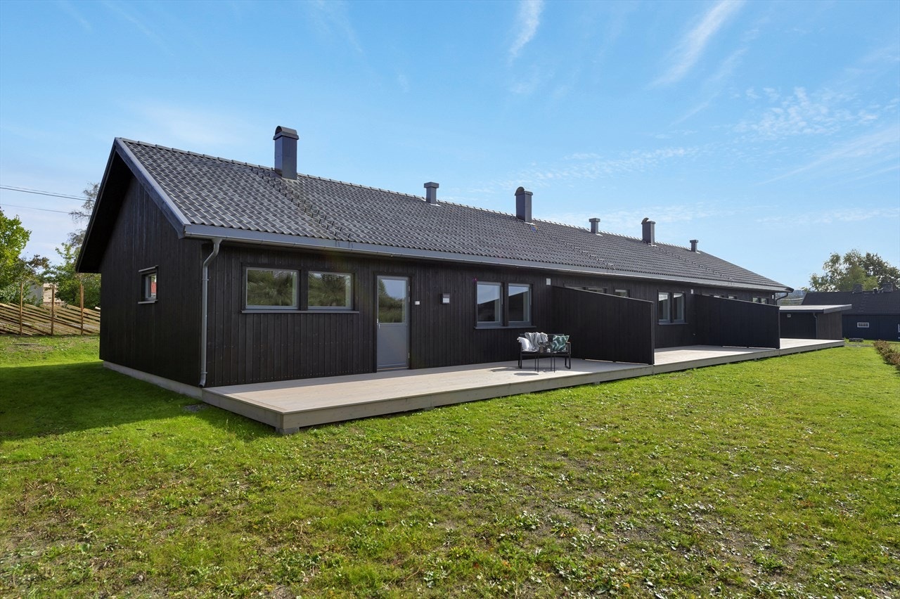 Nyoppførte og stilige selveierleiligheter med 3 enheter i rekke på Lena! Galleribilde