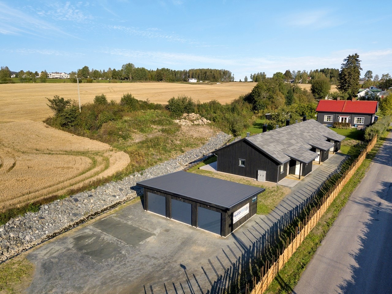 Til hver boenhet medfølger garasje i eget garasjebygg. Galleribilde