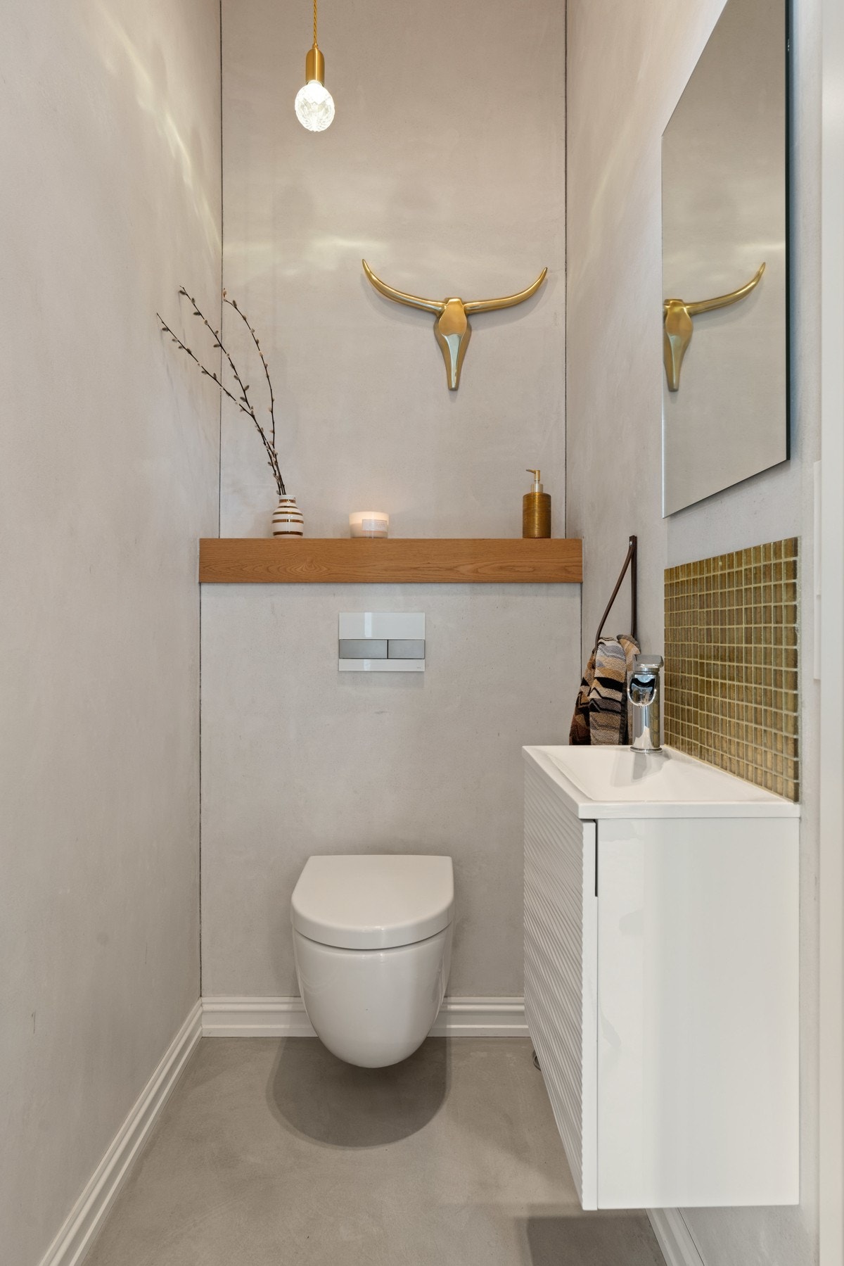 Separat wc i tilknytning til gang/entré 1.etasje. Galleribilde