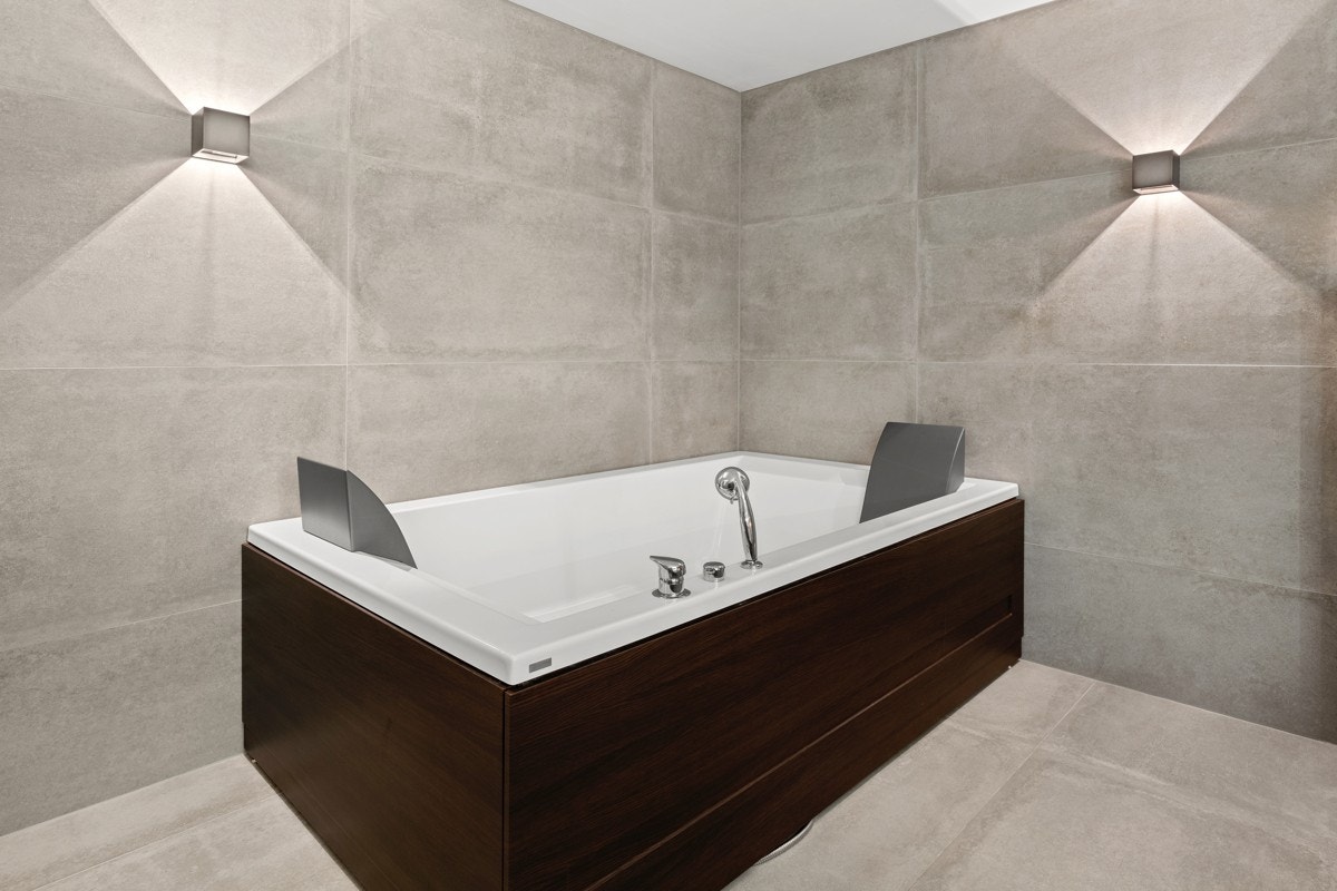 Stort badekar med plass til 2 personer. Galleribilde