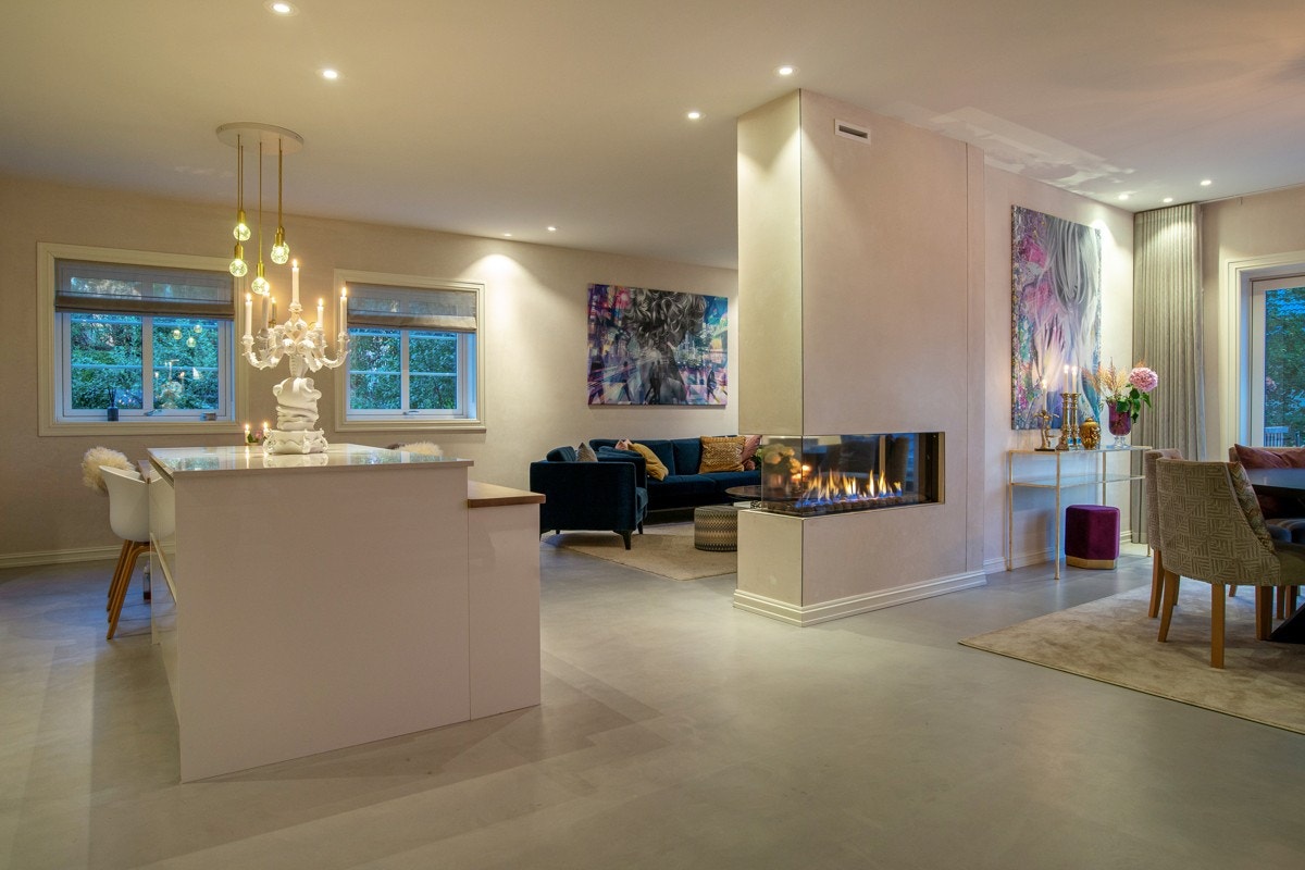 Gasspeis mellom stue, spisestue og kjøkken. Galleribilde