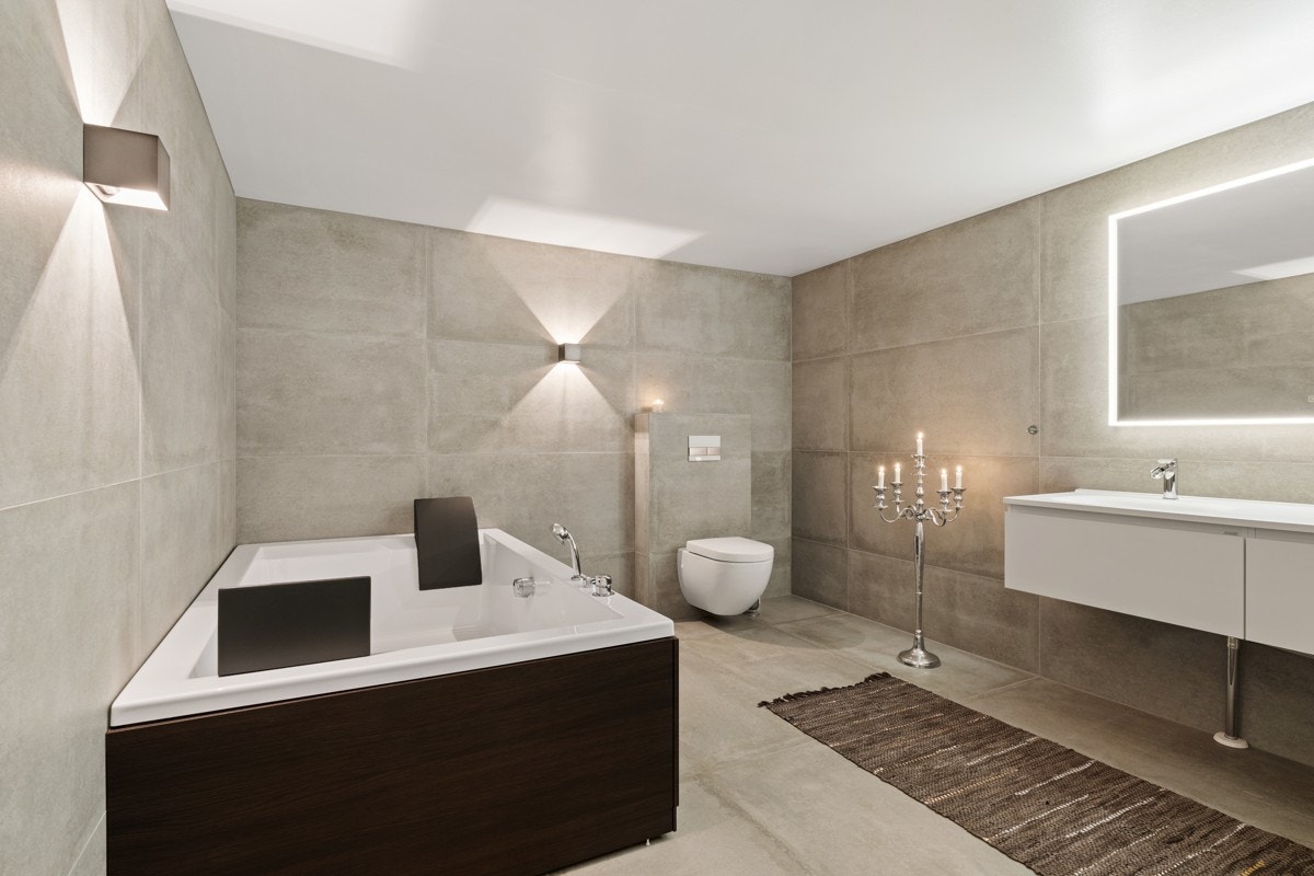 Stort badekar med plass til 2 personer. Galleribilde