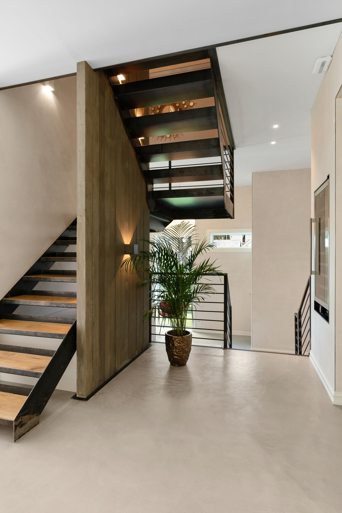 Trappegang 1.etasje. Galleribilde