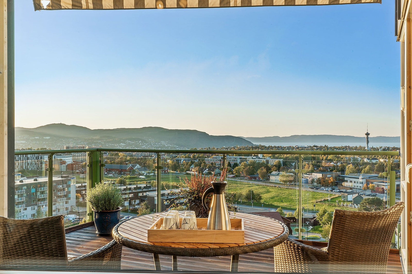 Velkommen til Bergheimsveien 28 - Romslig 3-roms på 98 kvadratmeter med vidunderlig utsikt Galleribilde