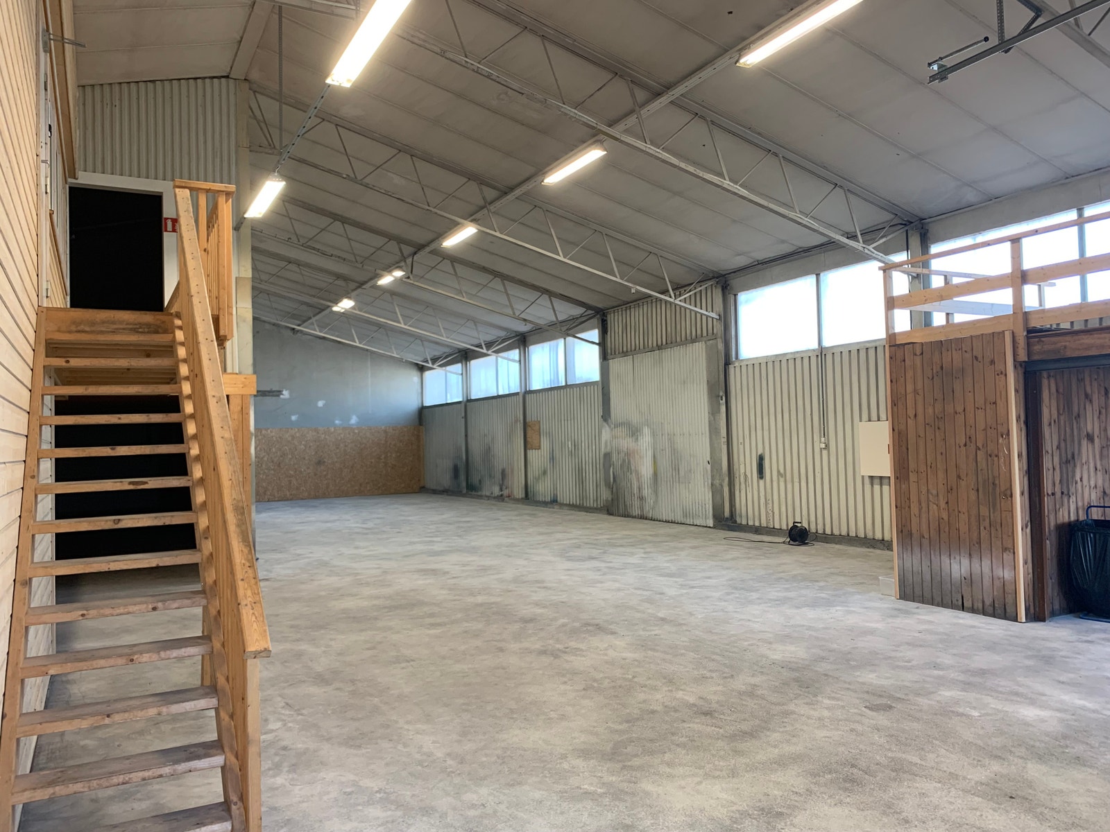 Lokaler til leie i Hinderveien 7 - stor lager/produksjonshall Galleribilde
