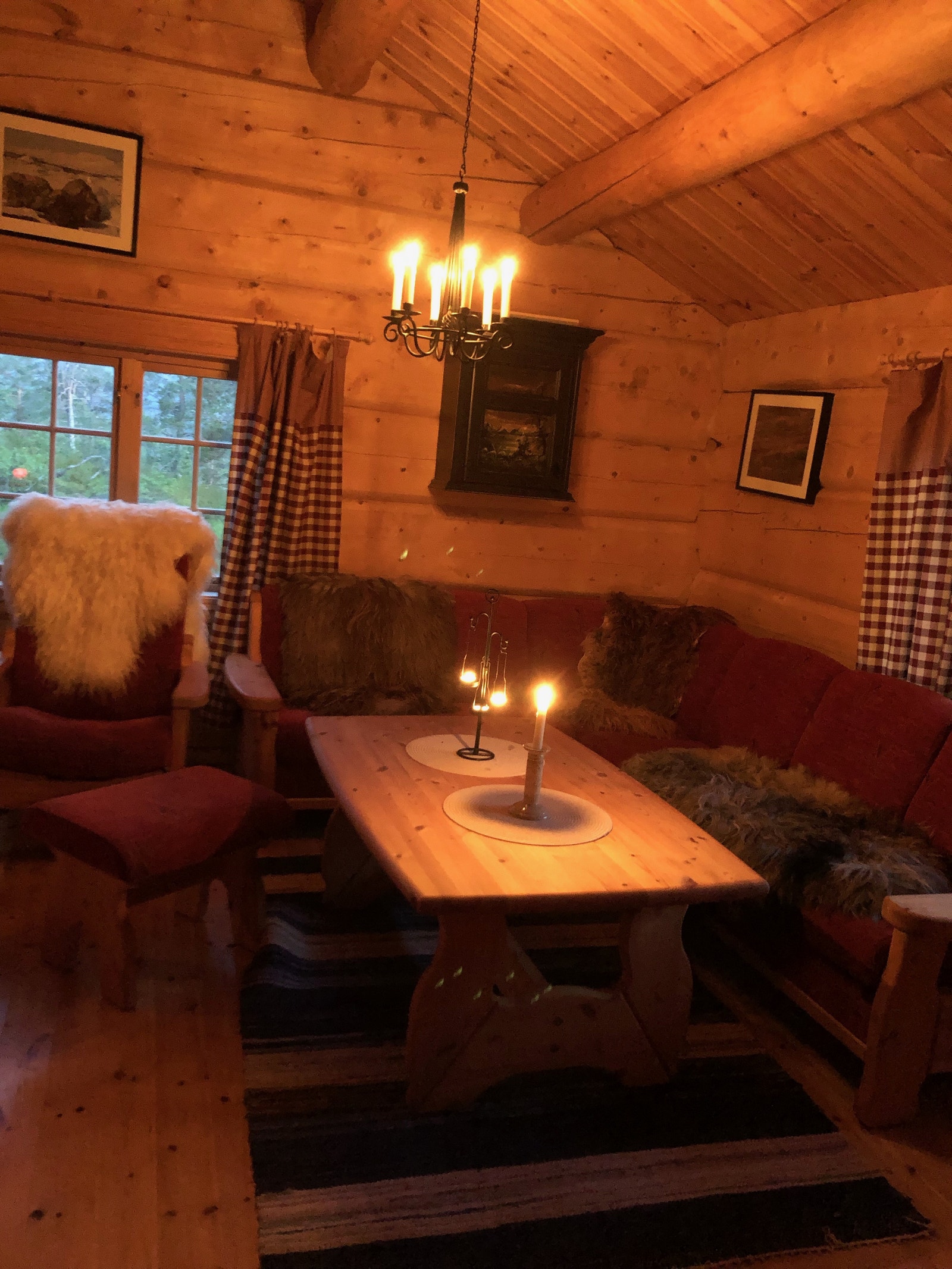 Stua om kvelden med stearinlys Galleribilde