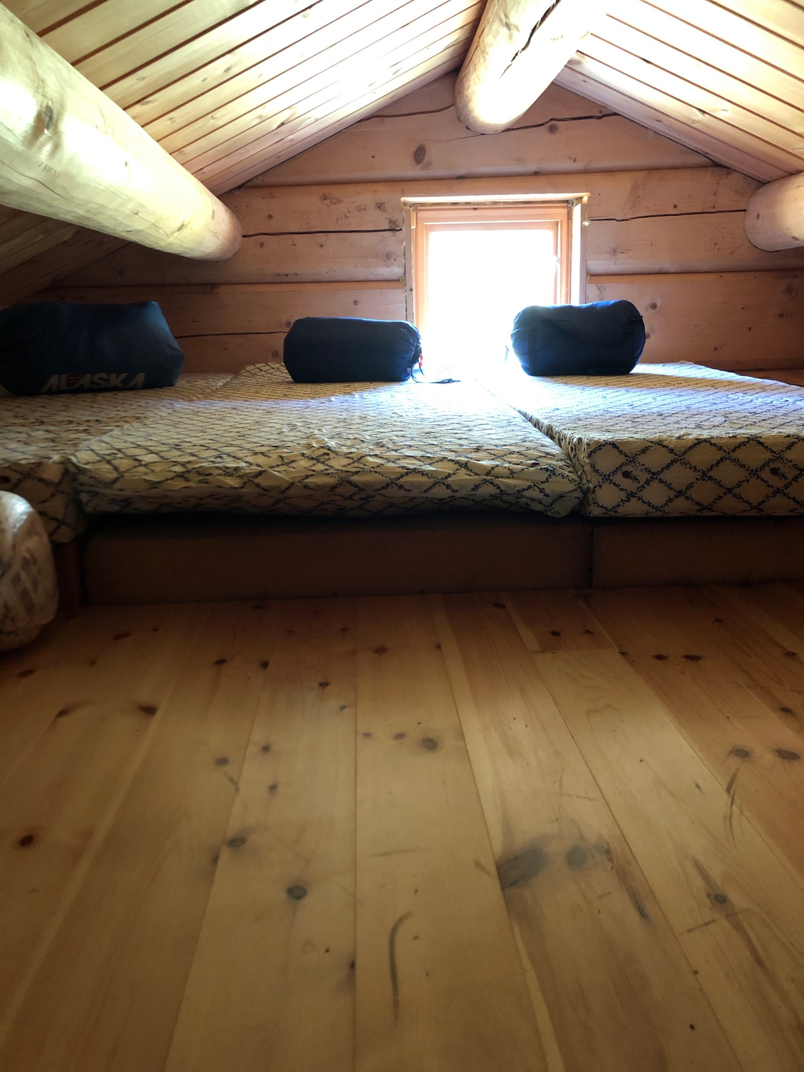 Hems, med plass til 3-5 madrasser Galleribilde