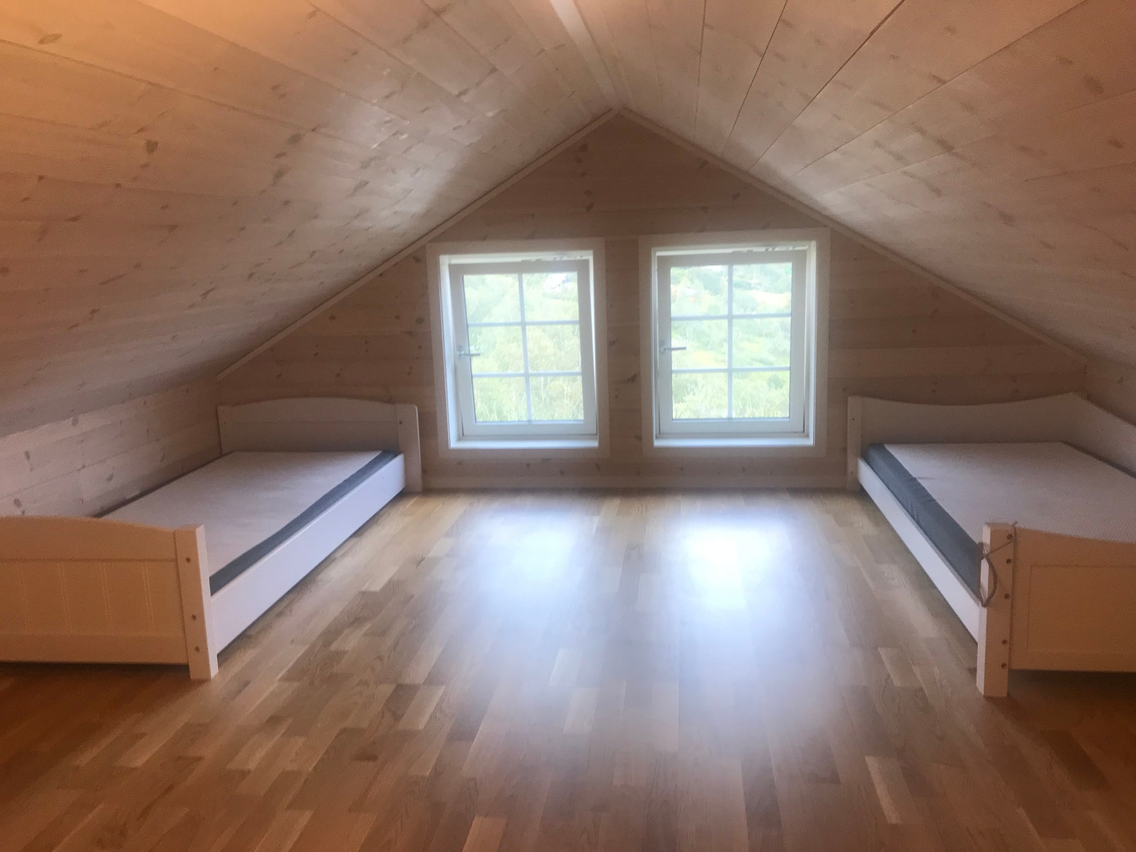 Soverom 5 med 4 senger (Loftstue 180x200, 90x200) Galleribilde