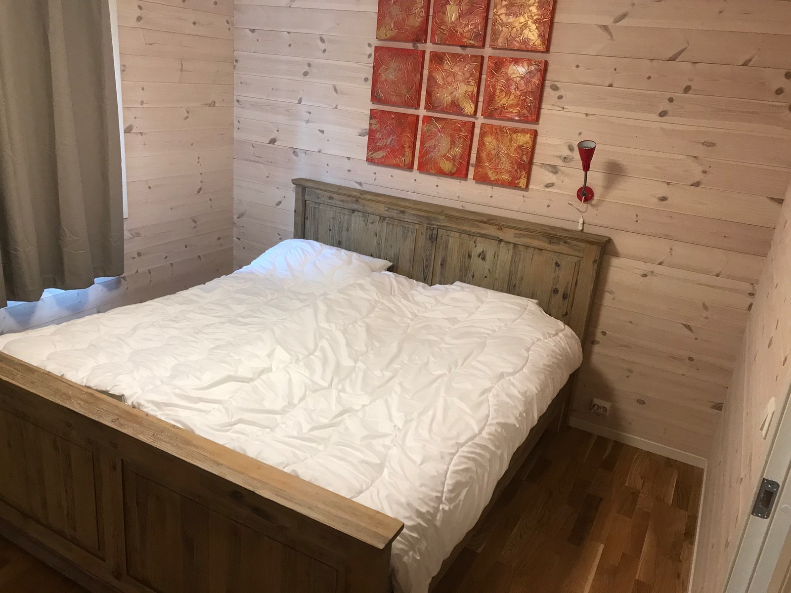 Soverom 1 med en stor seng (180x200) Galleribilde