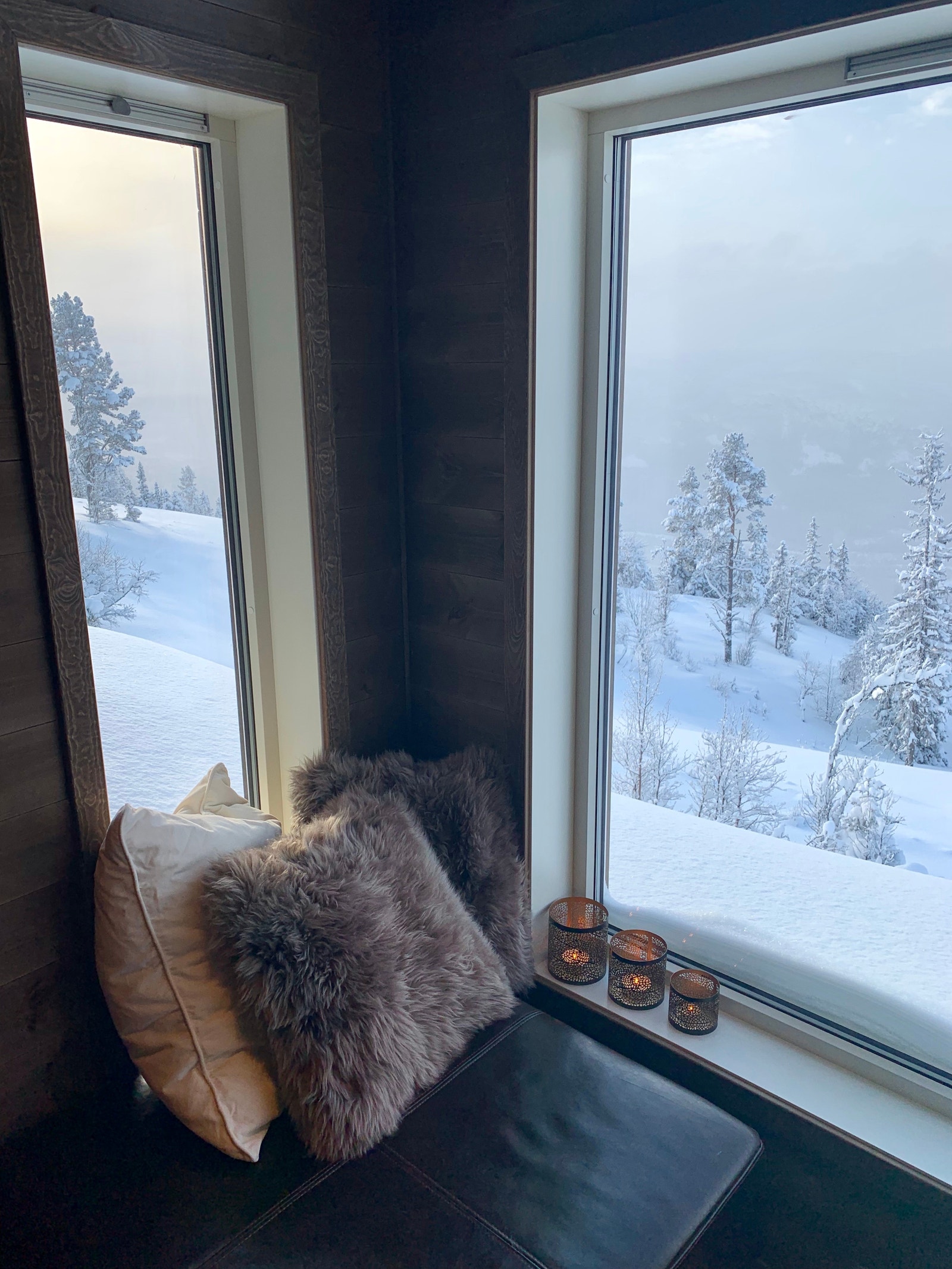 Hyggelig lesekrok med panoramautsikt Galleribilde