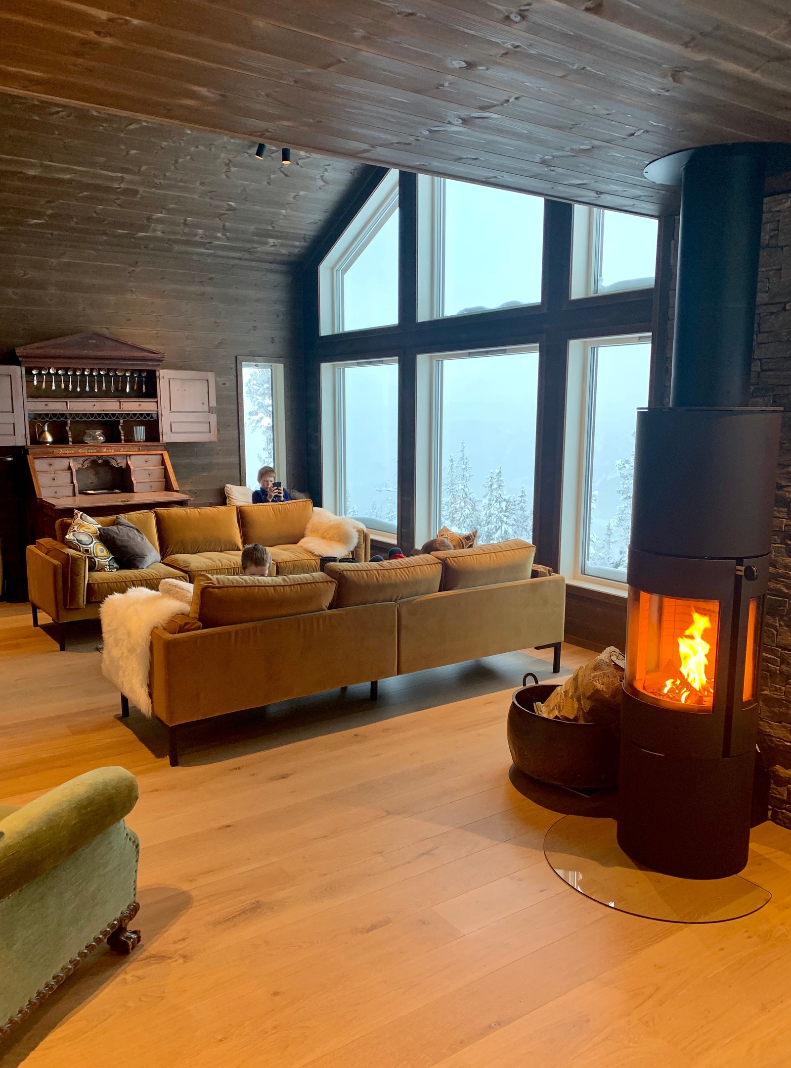 Stue med 2x4 seters sofa Galleribilde