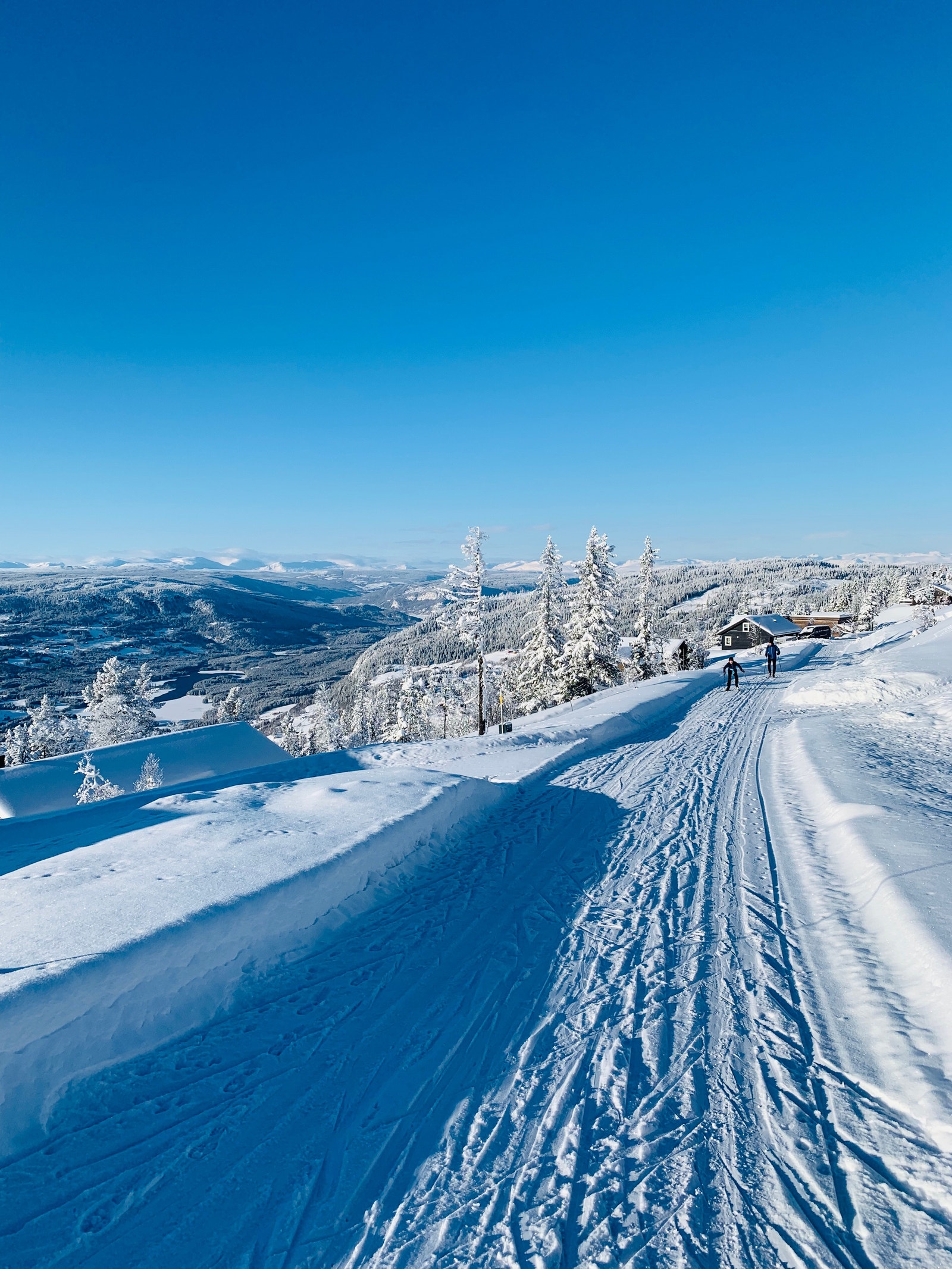 Nydelig vintervær ved hytta Galleribilde