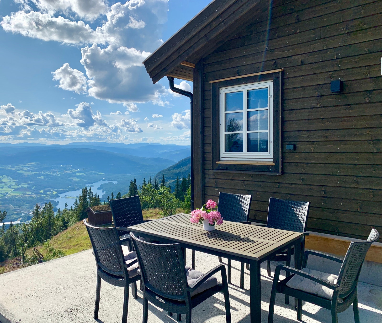 Deilig spiseplass ute Galleribilde