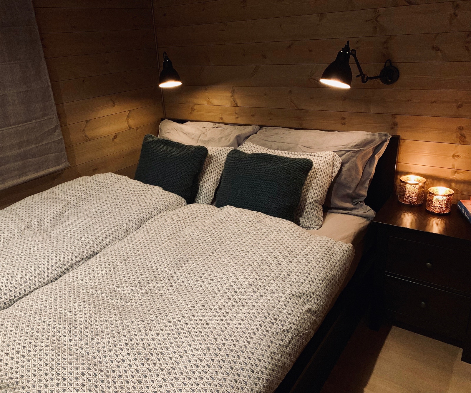 Soverom 1 - dobbelseng 160 cm og garderobeskap Galleribilde