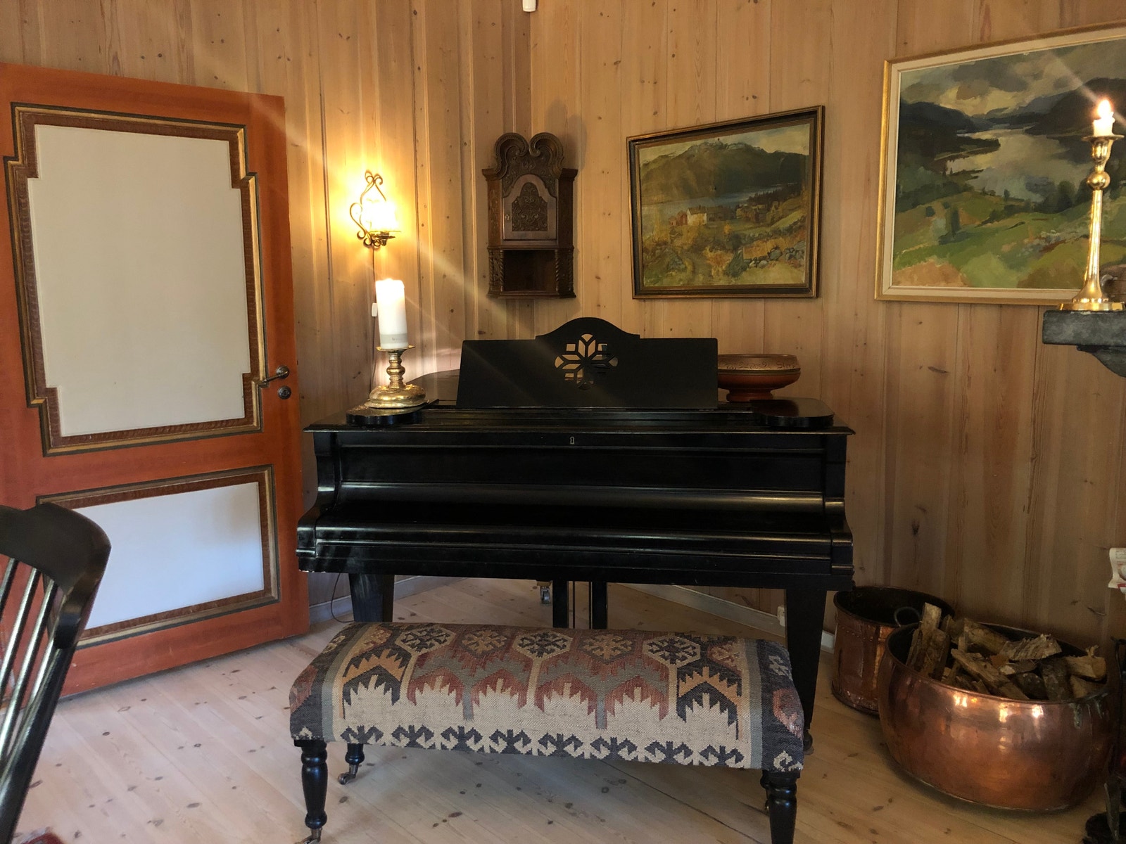 Flygel i peisestuen Galleribilde