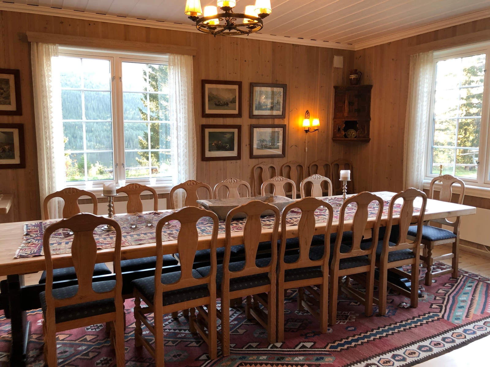 Spisestue - 2 Galleribilde