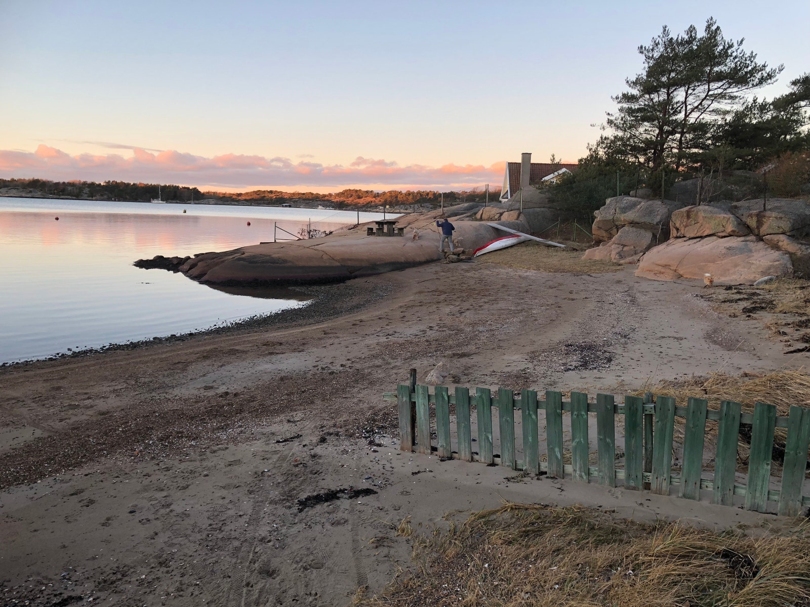 Buvikstranda - en liten badestrand 10 min gangavstand Galleribilde