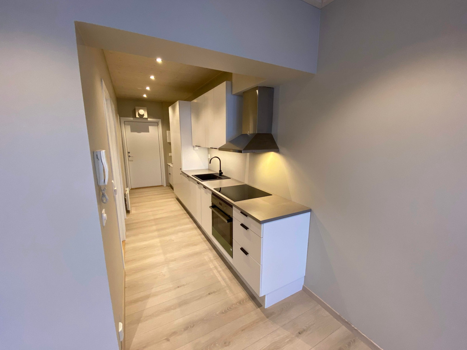 Kjøkken med integrerte hvitvarer Galleribilde