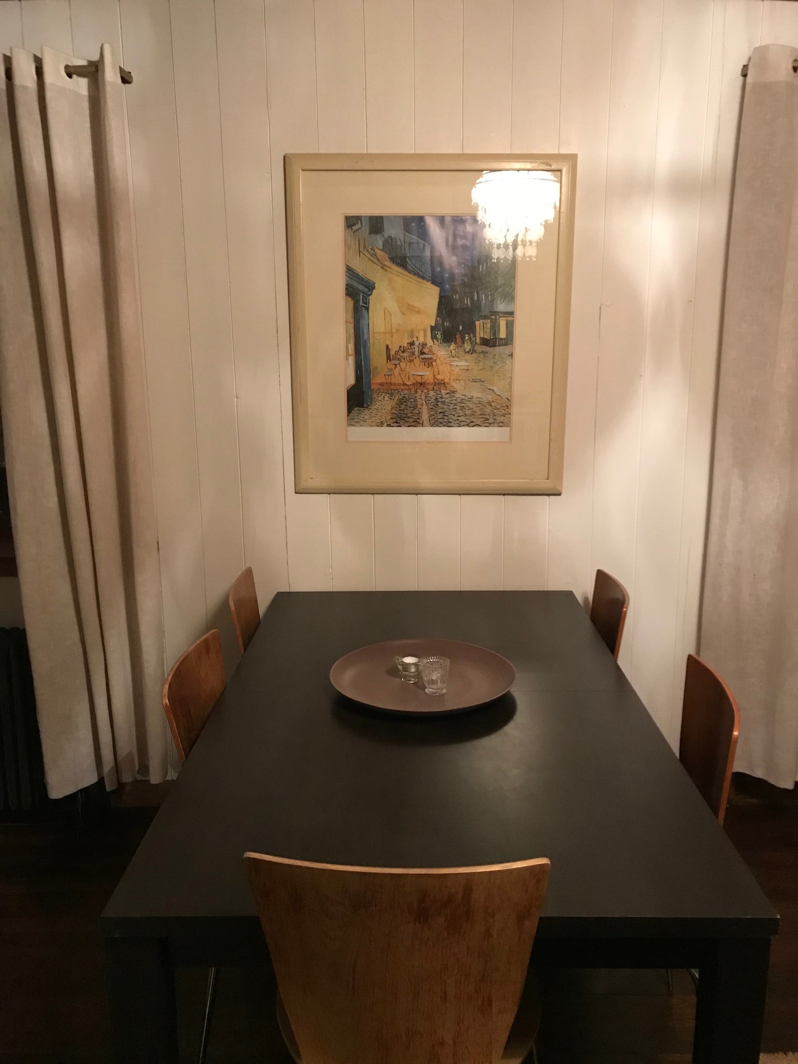 Spisebord i felles stue Galleribilde