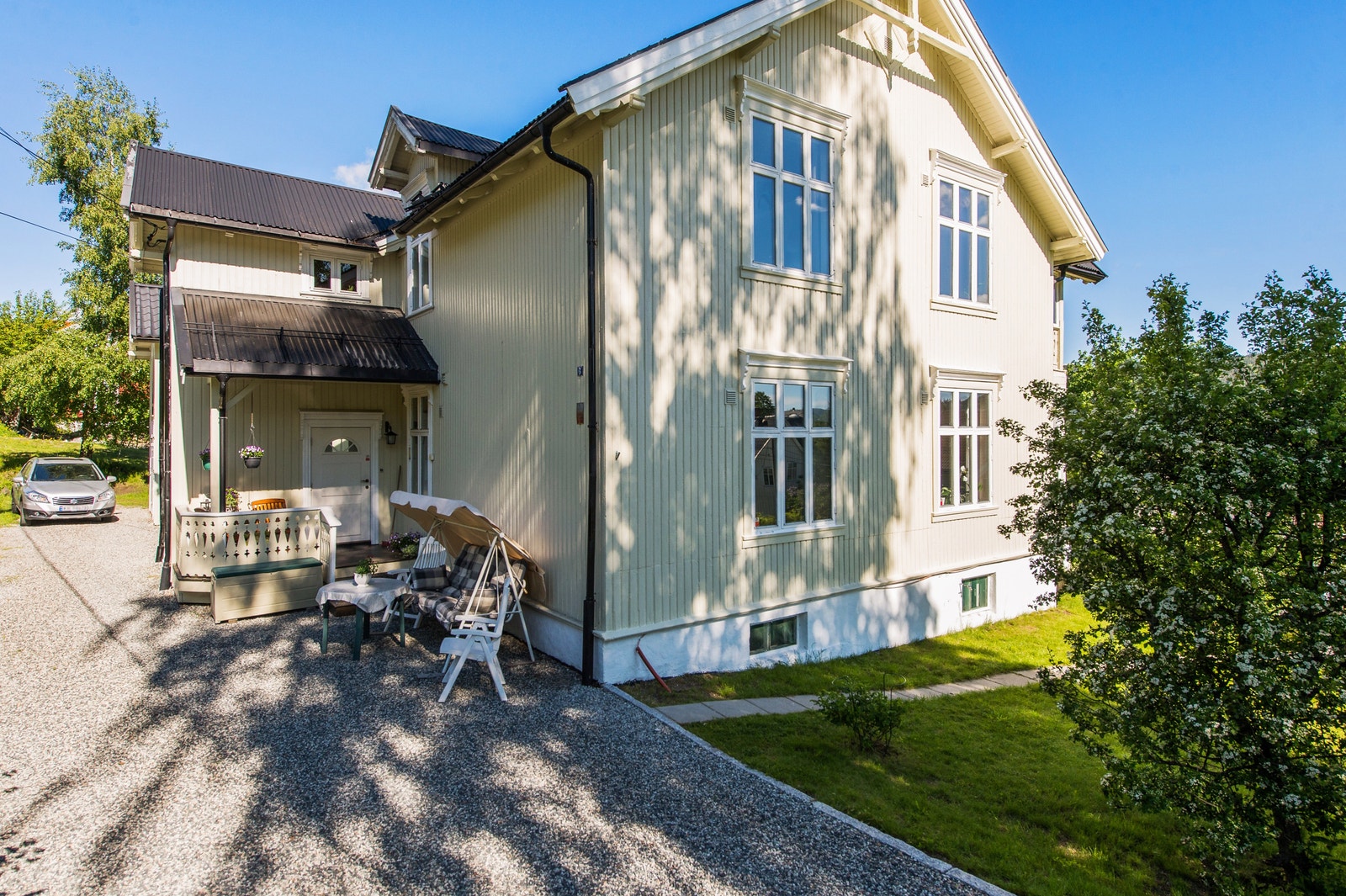 Tak byttet til glaserte taksten, nytt blikkenslagerarbeid Galleribilde