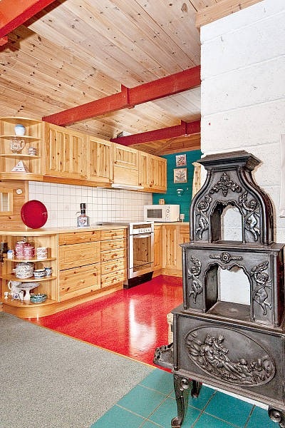 Kjøkken med vedovn Galleribilde
