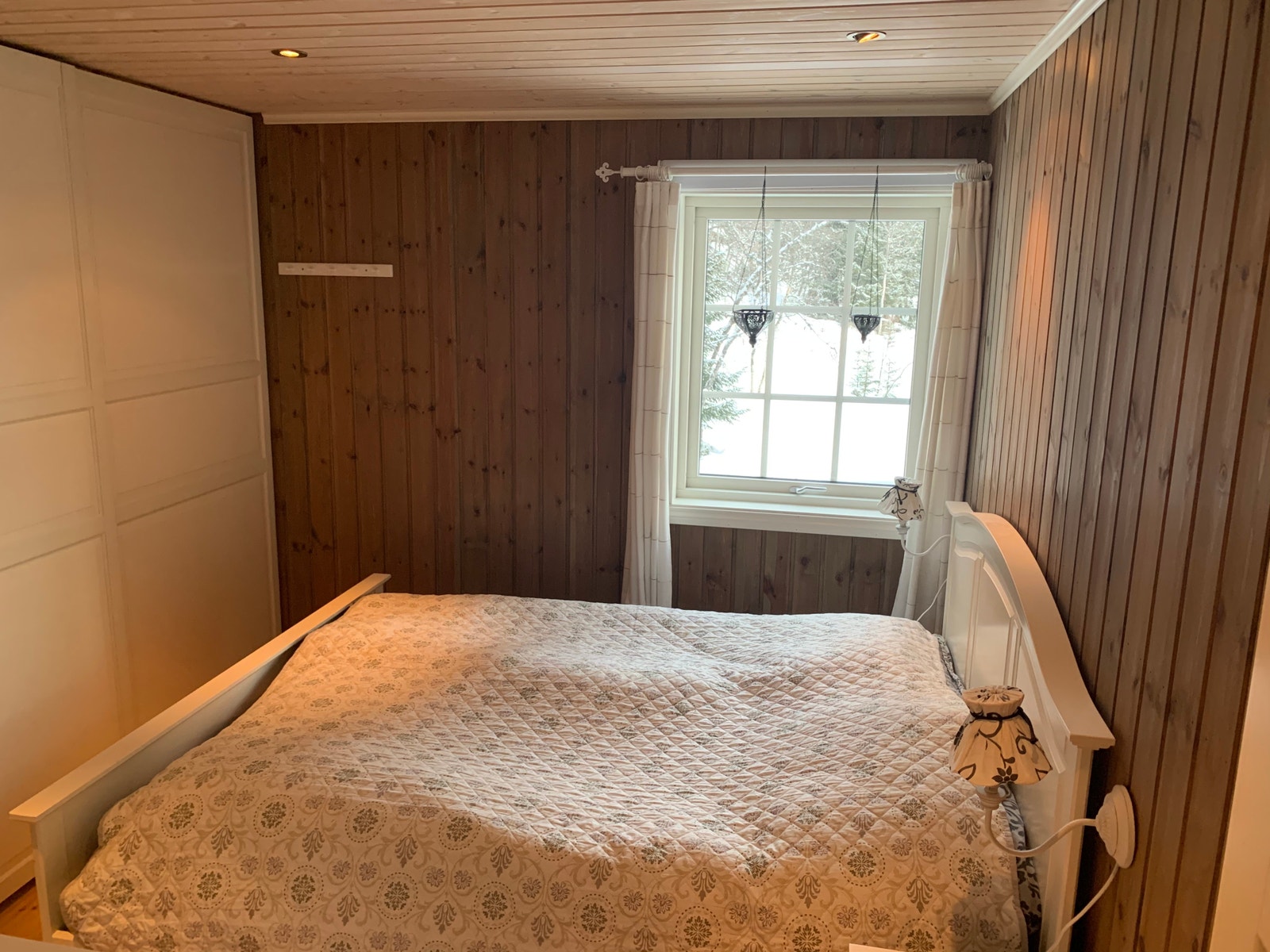 Soverom med dobbeltseng Galleribilde