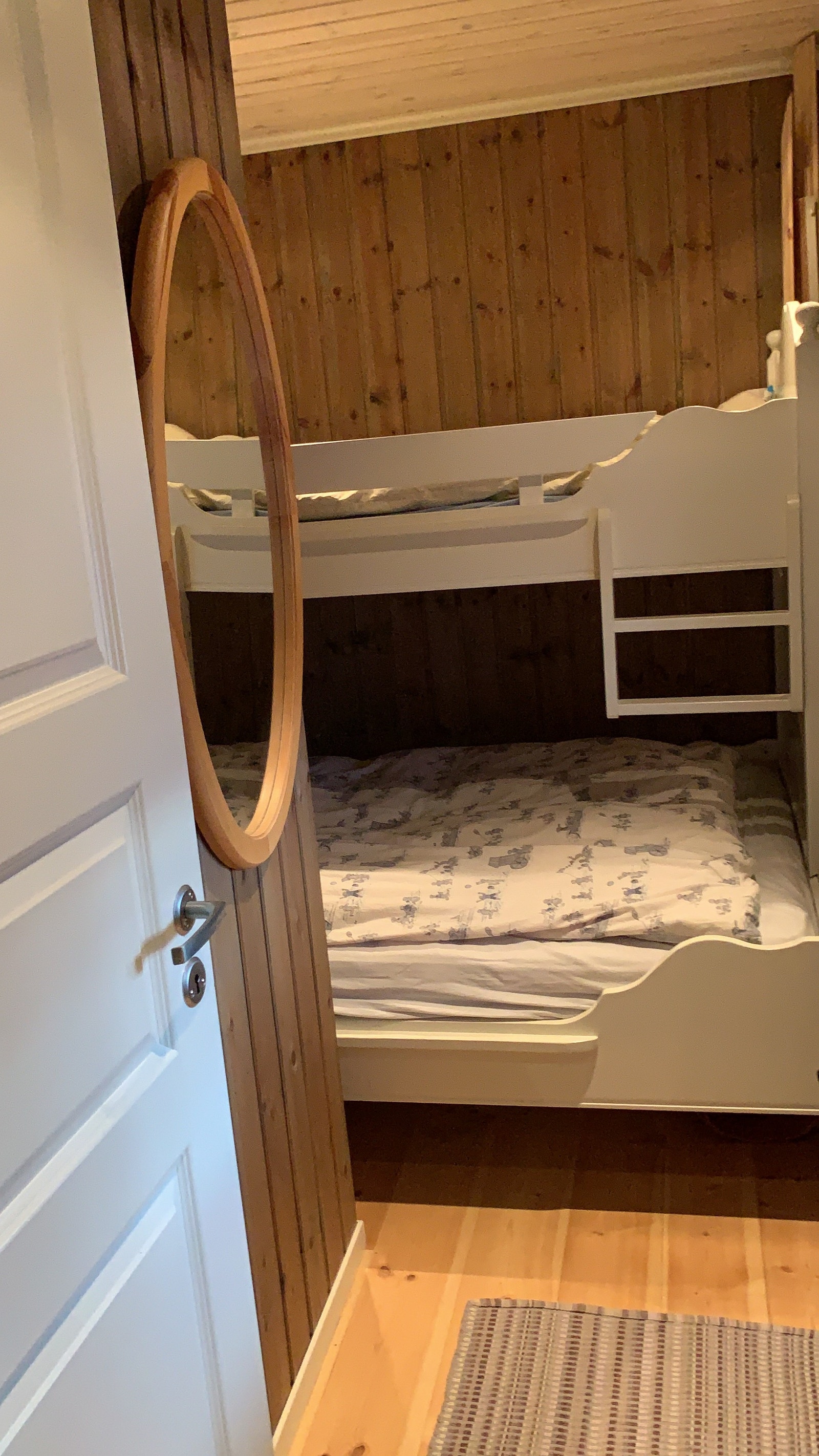 Soverom med familiekøye 140/90 cm Galleribilde