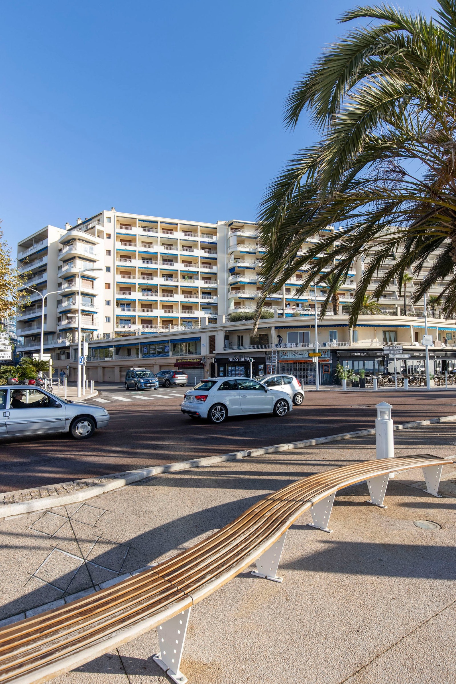 Gater, fortau og sykkelsti rett utenfor leiligheten har fått en solid ansiktsløfting Galleribilde