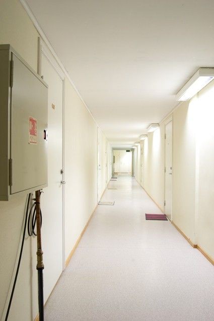 Hall/gang 3. etasje. Trapp eller heis opp. Galleribilde