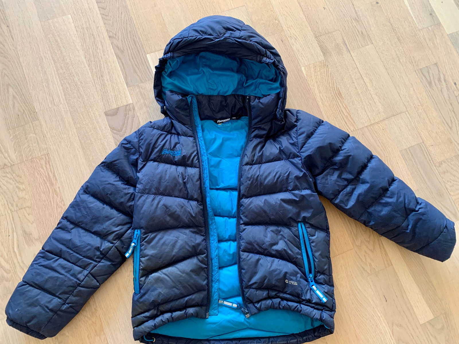 Lite brukt dunjakker og dress til gutt | FINN.no Mini A Ture vårjakke str 1349 år | FINN.no