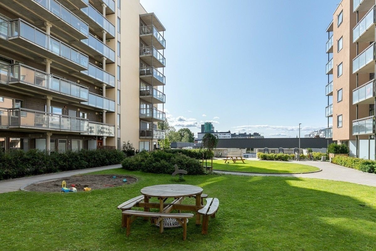 Bakgård Galleribilde