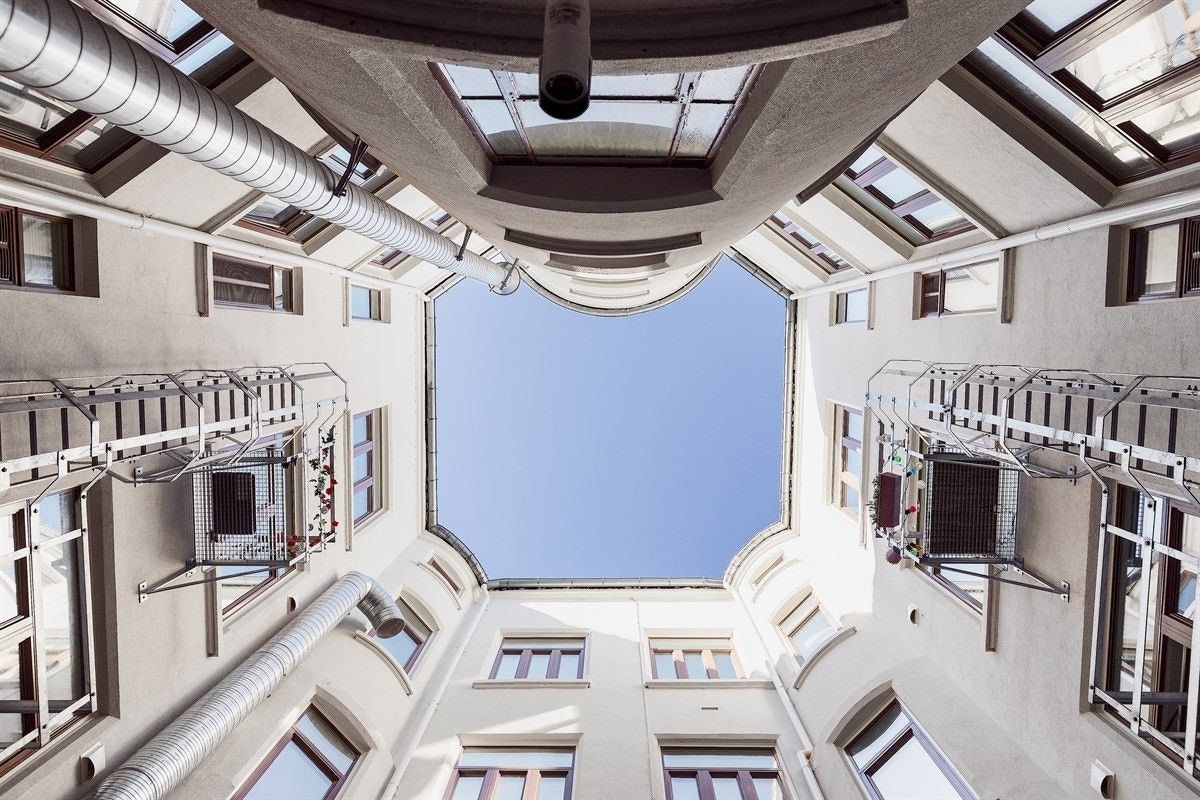 Flott nyoppusset bakgård Galleribilde