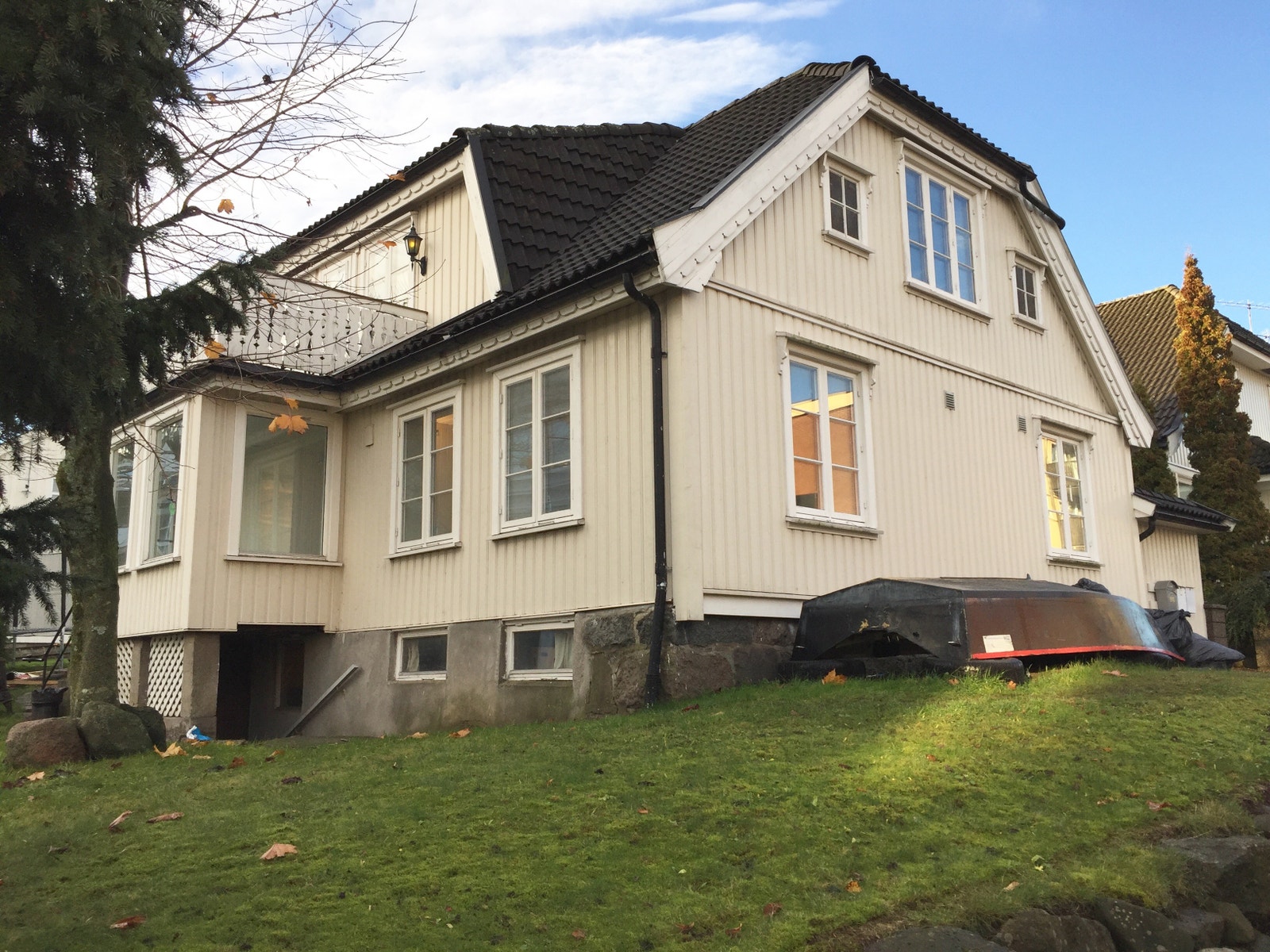 Flott, eldre hus i Horten med stor hage og mulighet for oppbevaring i kjeller. Galleribilde
