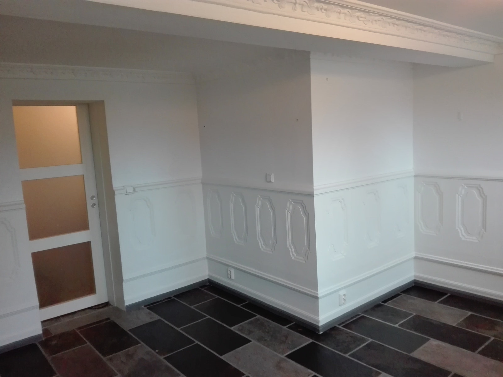 Stua sett fra hjørnet. Galleribilde