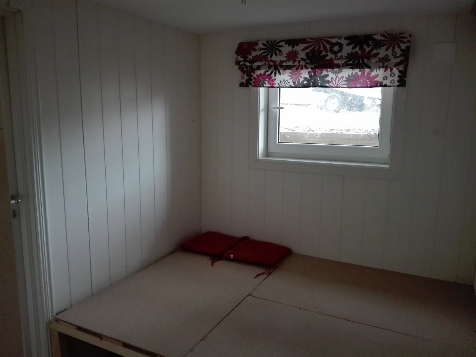 Soverom fra dørhjørne. Galleribilde